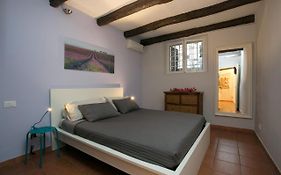 Vaticanhouse